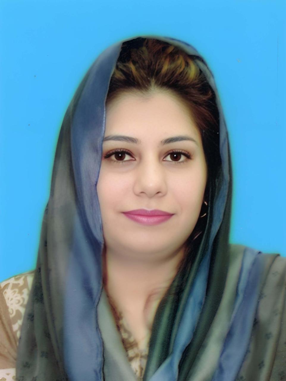 https://chiniot.punjab.gov.pk/system/files/1.%20Ayesha%20Rizwan%2C%20Deputy%20Commissioner%20%28District%20Chiniot%29%20%281%29_1.jpeg